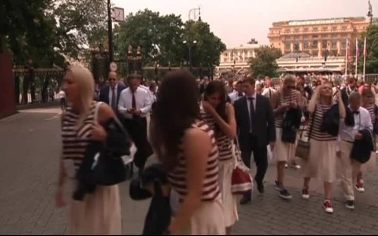 Руските атлети положиха цветя на паметника на Незнайния войн