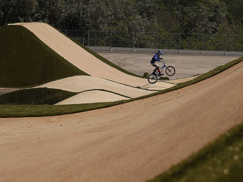 Олимпийски BMX център за BMX състезания (5.000 места)