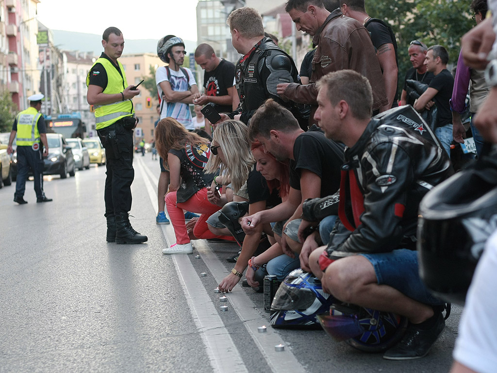 Къде скрихте Фарук Бакташ, питат рокери на протест пред турското посолство и Съдебната палата