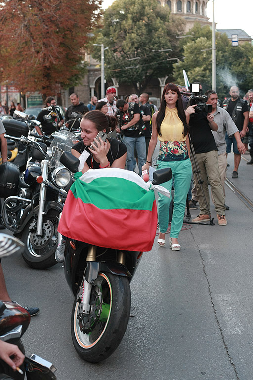 Къде скрихте Фарук Бакташ, питат рокери на протест пред турското посолство и Съдебната палата