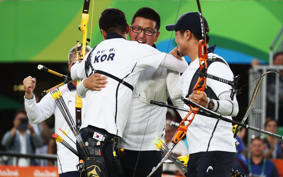 Корея отново с отборна титла в стрелбата с лък отборно при мъжете