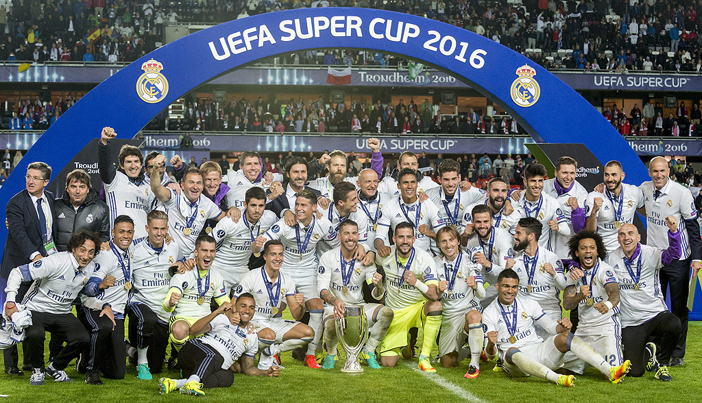 Реал Мадрид празнуват със Суперкупата на УЕФА, след победа над Севиля в Трондхайм, Норвегия