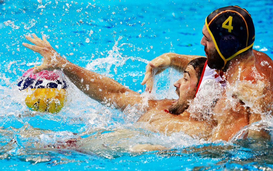 Черна гора е първият полуфиналист в турнира по водна топка