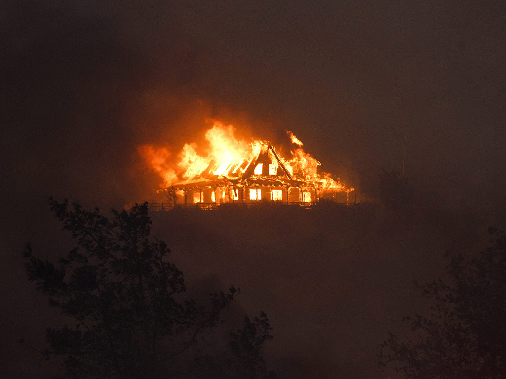 Бедствено положение е обявено в Калифорния. В американския щат бушуват над 20 горски пожара