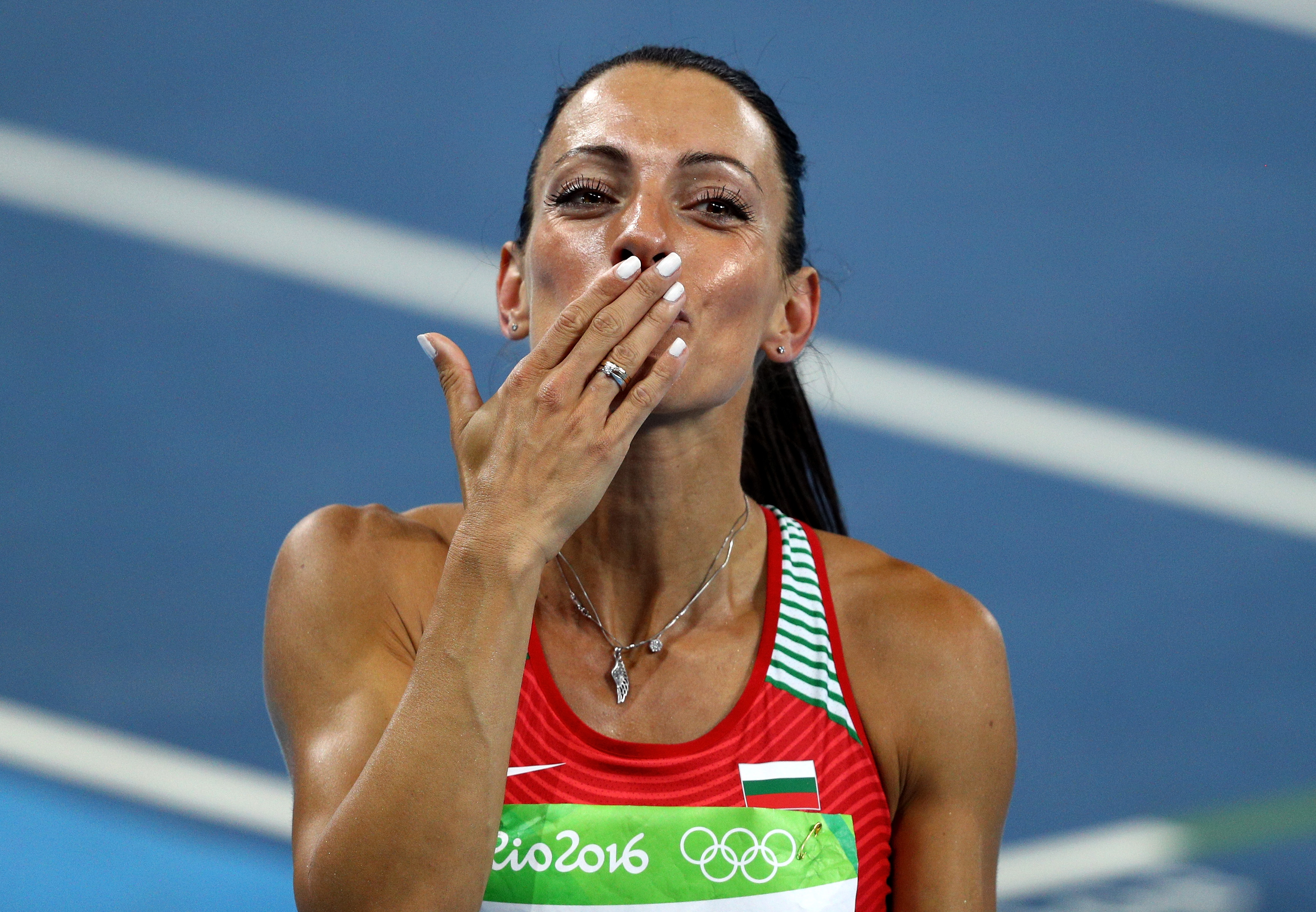 Ивет Лалова е една от най-обичаните и уважавани български спортистки. Чаровната спринтьорка се нарежда сред най-талантливите в световния бранш, а успехите, които постига през годините, я правят една от най-големите гордости на България.