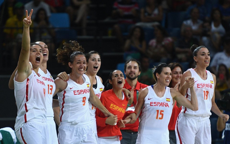 Испанките убедителни срещу Сърбия, финалистки са в баскетбола