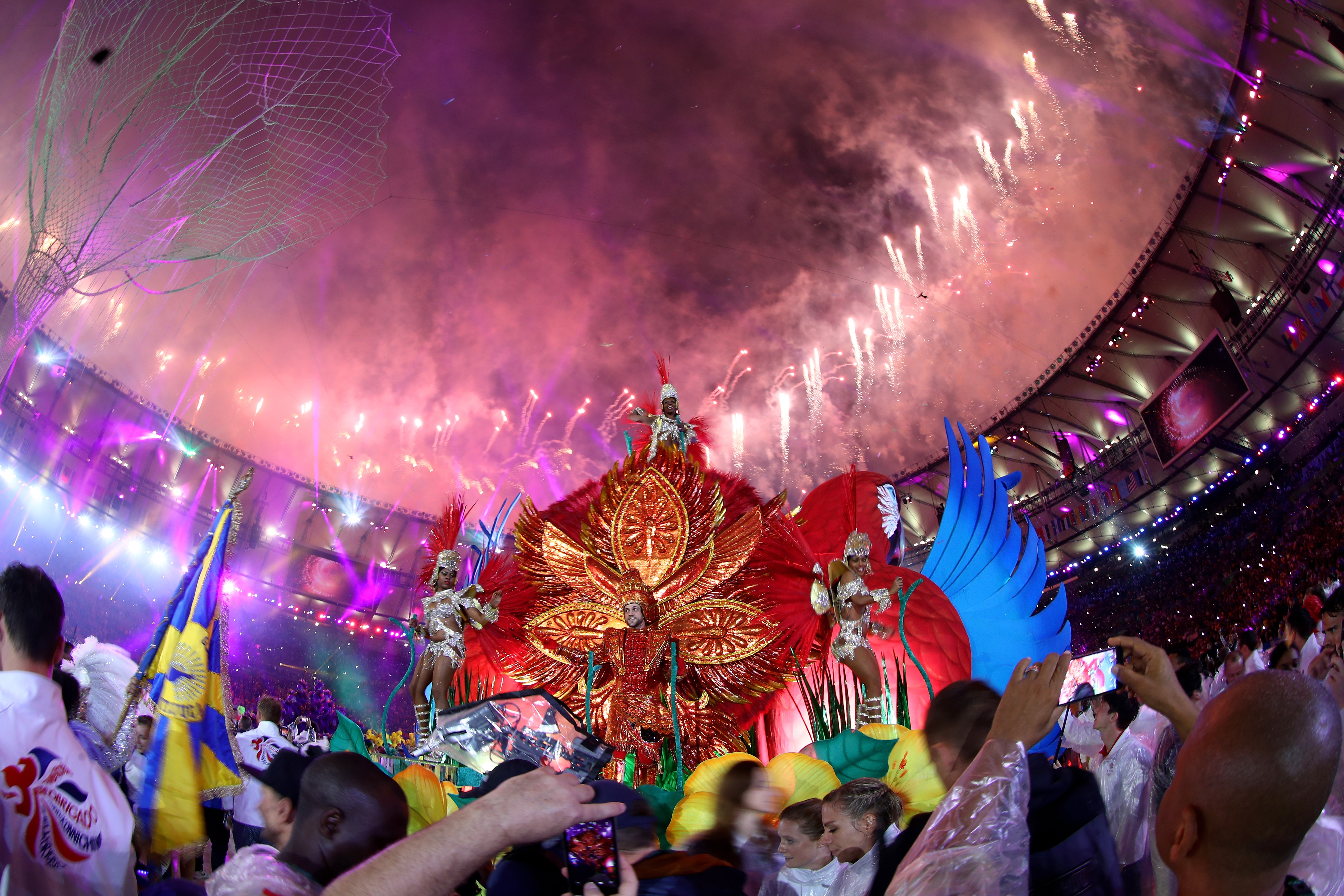 Колоритнаа церемония по закриването на XXXI-те Летни олимпийски игри на стадион „Маракана“ в Рио де Жанейро.