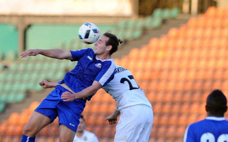 В СНИМКИ: Битката на дъното на Първа лига