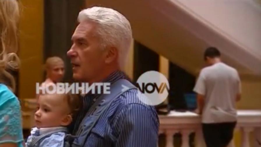Волен Сидеров показа сина си в парламента