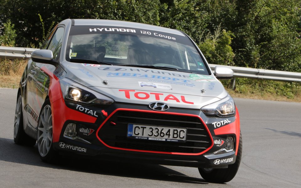 Интригата в Hyundai Racing Trophy продължава на рали Сливен