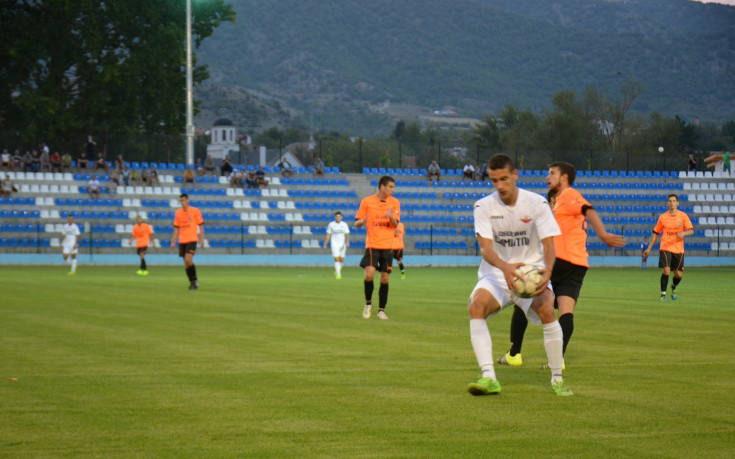 Септември Симитли се раздели с петима