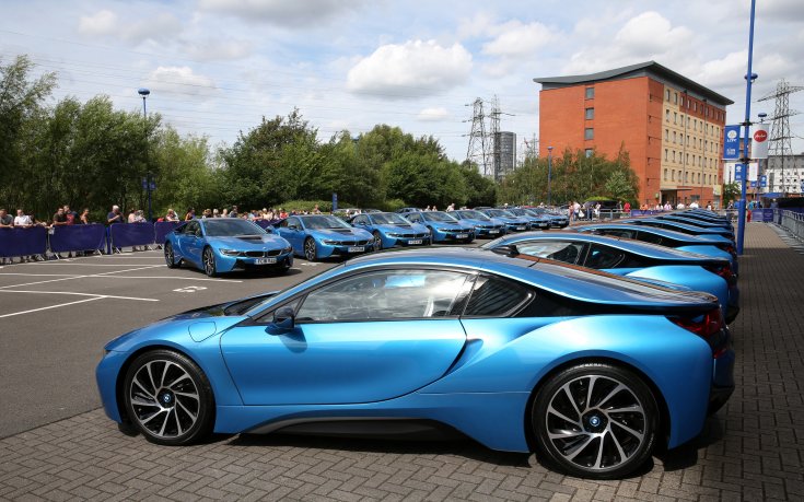 В Лестър пребоядисаха подаръците от шефа