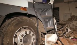 Заплахи за протести след като тир удари къща в Лом