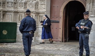 Ислямистко семейство заряза кола-бомба край "Нотр Дам"