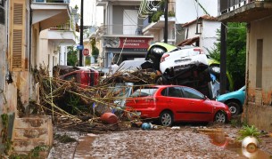 Дъждовете в Гърция отнесли хора, загинали са инвалиди