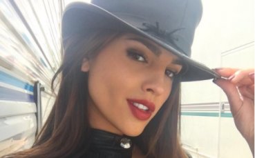 СНИМКИ: Секси мексиканка смени Роналдо с друг