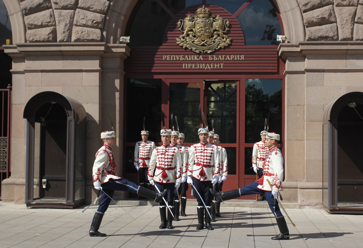 Днес, 22 септември се проведе тържествена смяна на почетния гвардейски караул пред сградата на Администрацията на Президента.