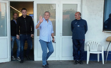 Спас Русев надъхва и хвали 