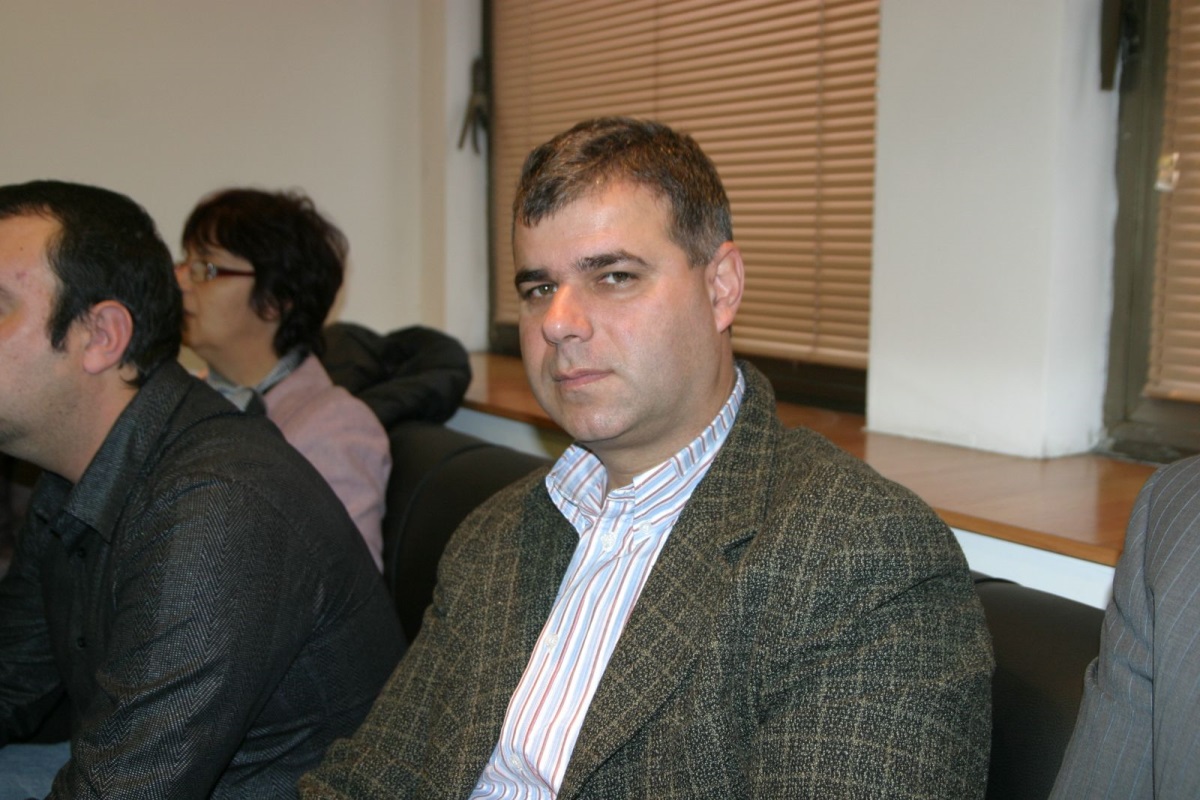 Обвиненият в корупция кмет на Перущица Ради Минчев беше освободен от поста си с решение на Окръжния съд в Пловдив. От прокуратурата съобщиха, че обвинението срещу Ради Минчев е за това, че през периода от април до юли 2016 г. е поискал от Павлин Статев 40 хил. лева, за да отстрани фирма, сключила договор с общината по проект: „Укрепване на свлачища, проявени на общински път Перущица-Граница, общ.(Перущица-Родопи)-Скобелево-Чурен".