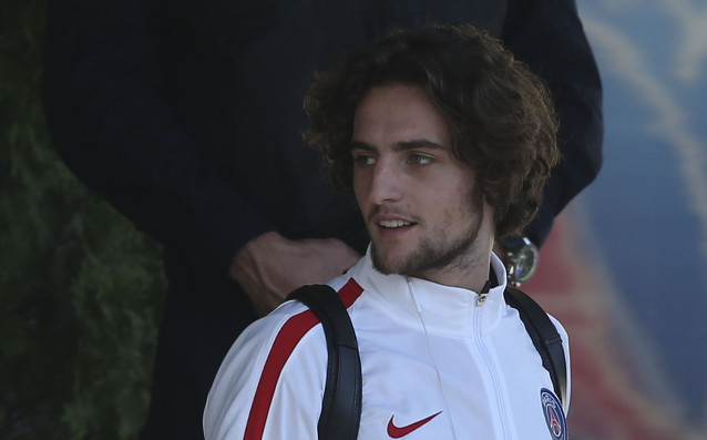 Футболистът на Пари Сен Жермен Адриен Рабио загатна че може