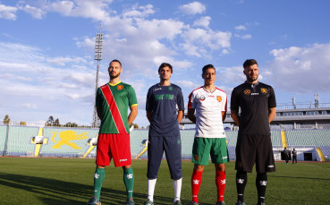 СНИМКИ: Нестандартни екипи за гостувания на националите