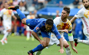 Непобедимите срещу непознатите в здрав сблъсък