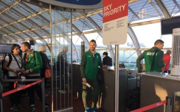 Националите потеглиха към Швеция