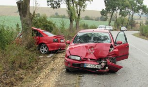 Серия от катастрофи, двама с опасност за живота