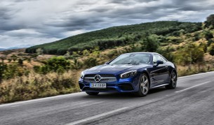 Его(изъм)центризъм зад волана на Mercedes SL500