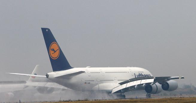 Самолет на Луфтханза кацна извънредно на Летище София във вторник