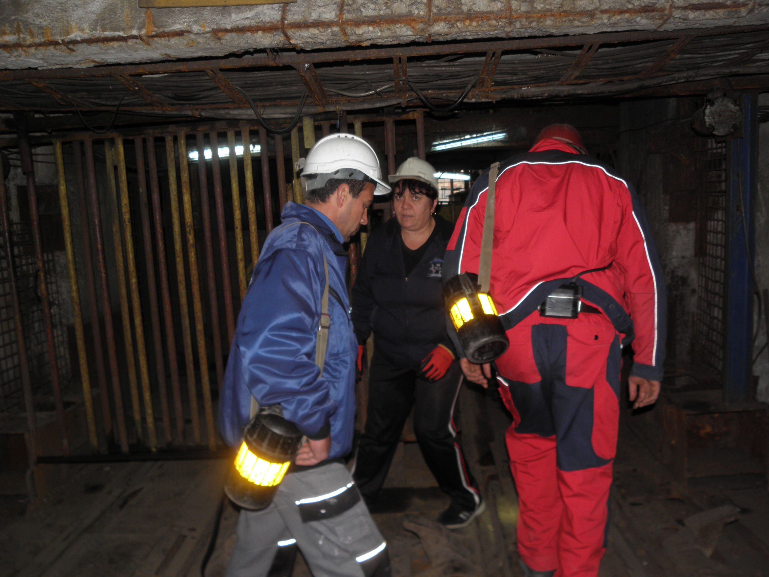 Над 60 часа изкараха близо 140 миньори под земята на рудник "Бабино” тази седмица. Техни колеги ги подкрепяха над земята и щурмуваха ръководството на мините.