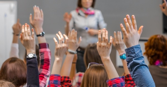 Това е разделение дискриминация и обида към по бедните дечица