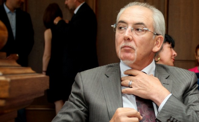  Лютви Местан 