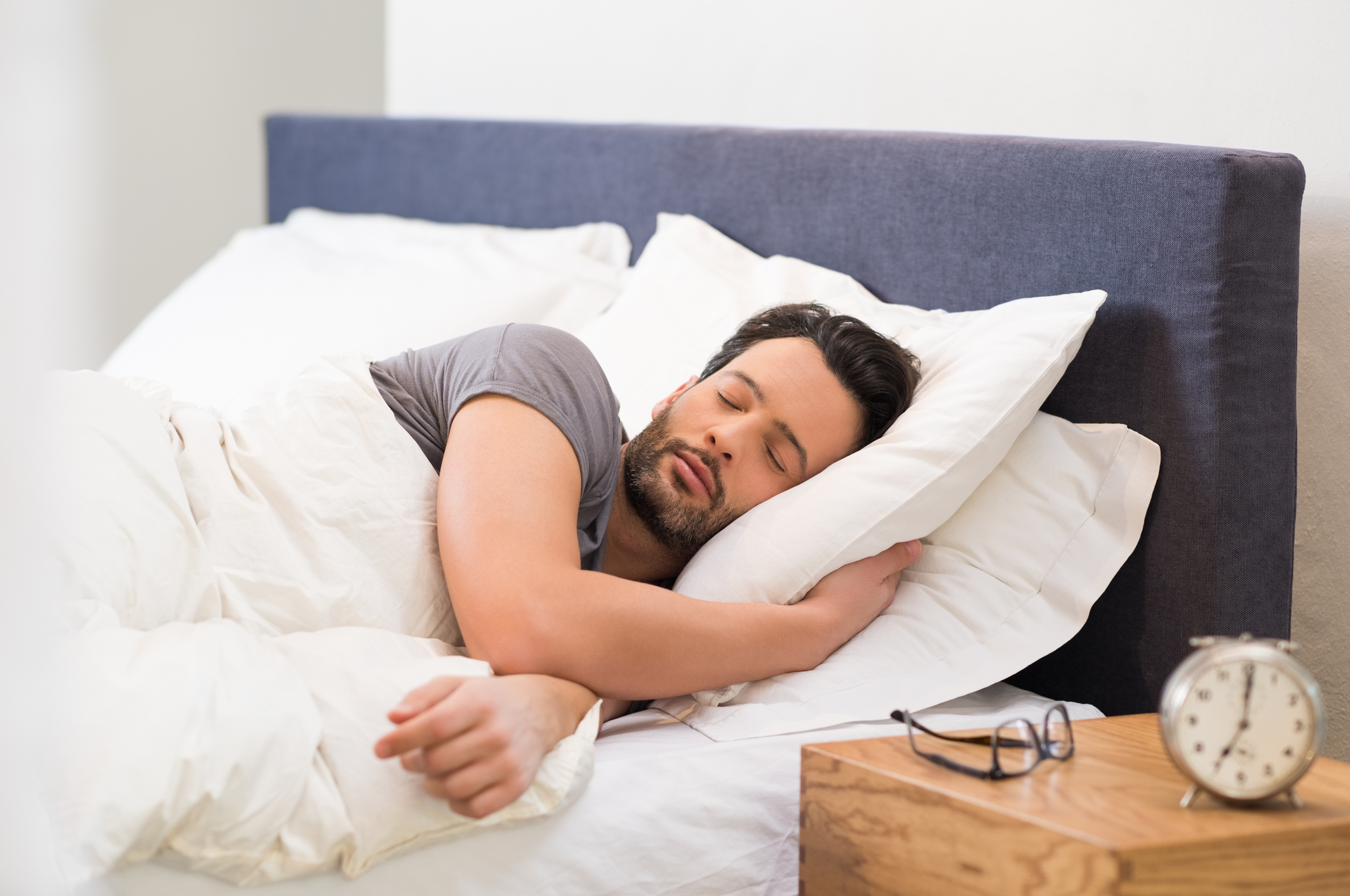 Прекалено краткият или прекалено дълъг сън може да повлияе върху мъжката плодовитост, сочат резултатите от изследване, цитирани от ЮПИ. "Препоръчителната продължителност на нощния сън е 7-8 часа - заяви ръководителката на изследването Лорън Уайз от Института по обществено здравеопазване към Бостънския университет.
