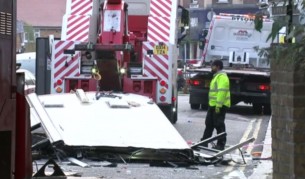 Двуетажен автобус се удари в мост, десетки ранени в Лондон