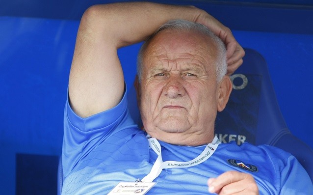 Спряганият с ЦСКА футболен специалист Люпко Петрович отрече пред Дарик