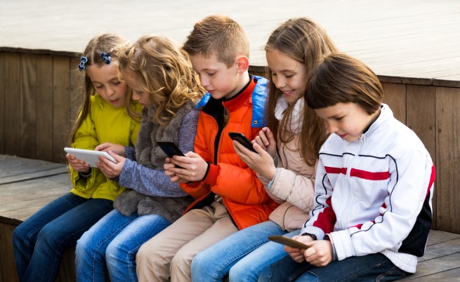 Вече и доказано: Електронните устройства карат децата ни да затъпяват