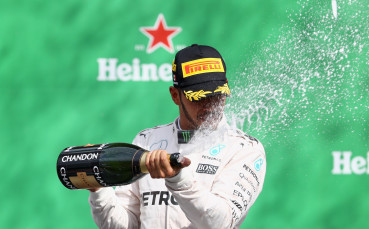 Хамилтън: Розберг се справя добре и поддържа разликата