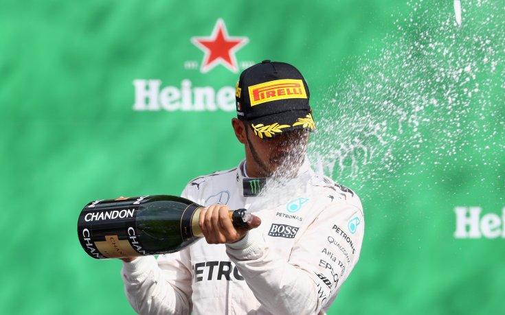 Хамилтън: Шансовете за титлата са илюзорни, но не съм се предал