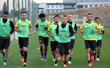 Ботев освободи трима