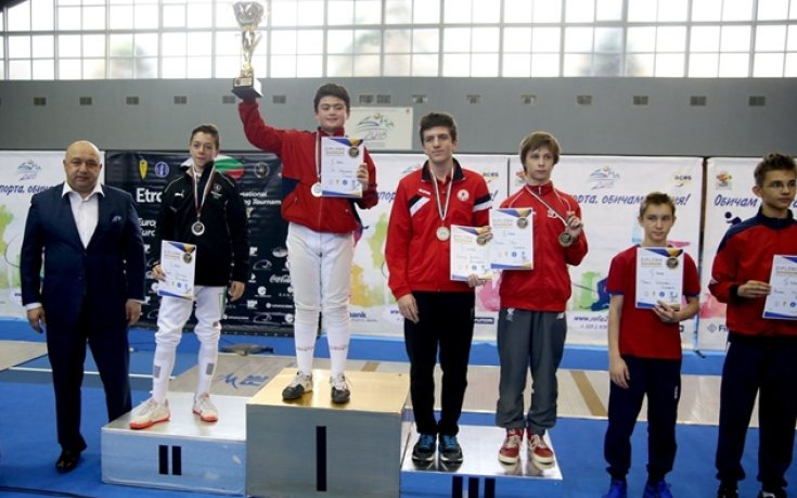 Кралев награди финалистите при момчетата в Европейската купа на сабя