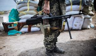 Руски войници завързват полуголи дезертьори за дърво (СНИМКИ)