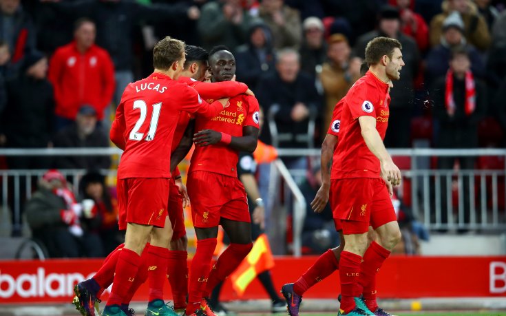 И двама вратари не удържаха щурма на Ливърпул към върха