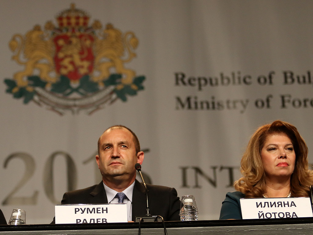 Пресконференция на подкрепяните от БСП кандидат за президент ген. Румен Радев и вице-президент Илияна Йотова
