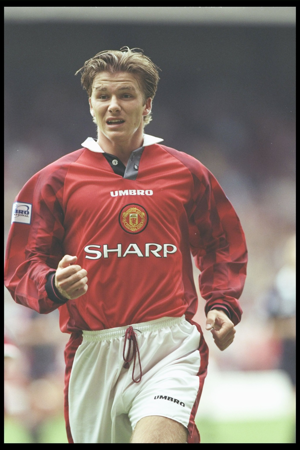 2. Участва на три Световни първенства - през 1998, 2002 и 2006 г. като капитан на английския национален отбор по футбол.