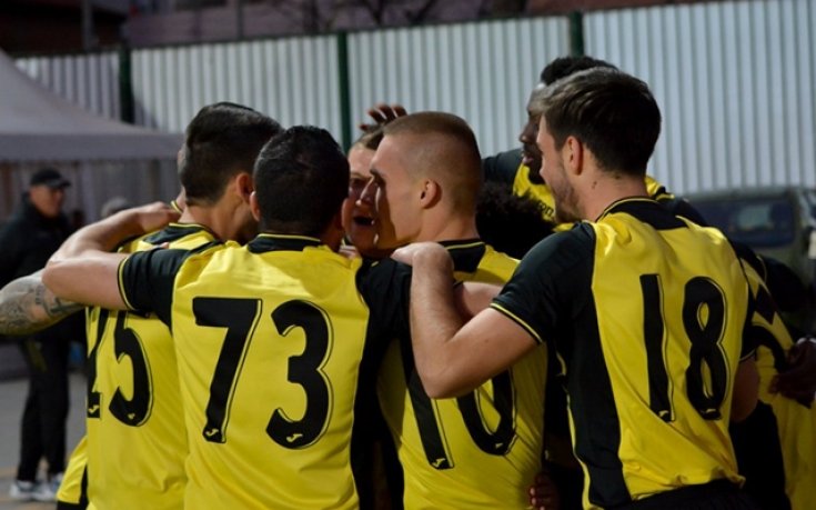 Трима подновиха договорите си с Ботев