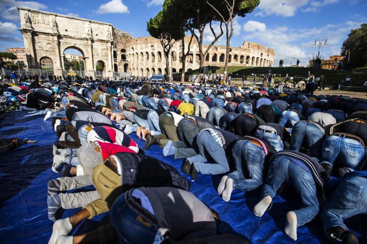 мюсюлмани Колизеум молитва