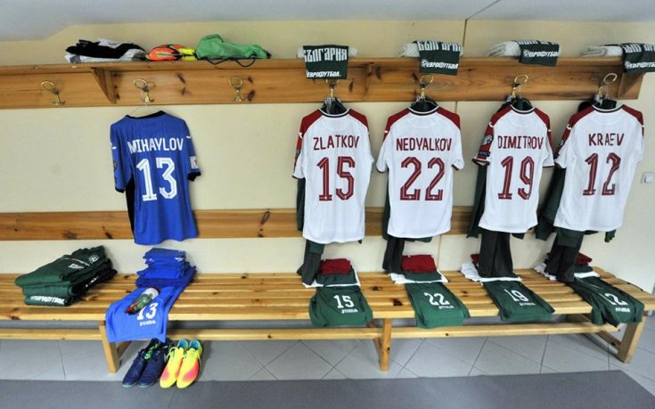 Поглед към съблекалнята на националите часове преди мача с Беларус