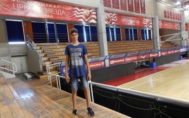 Веселин Господинов-младши стана най-младият чужденец в историята на баскетболния Цървена