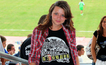 Facebook.com/Lauta Ultra girls,  fb.com/ultras.bulgaria и  hooligans.bg